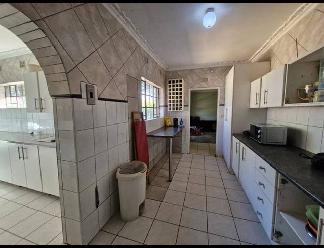 3 BEDROOM HOUSE FOR SALE IN BIRCHLEIGH NORTH